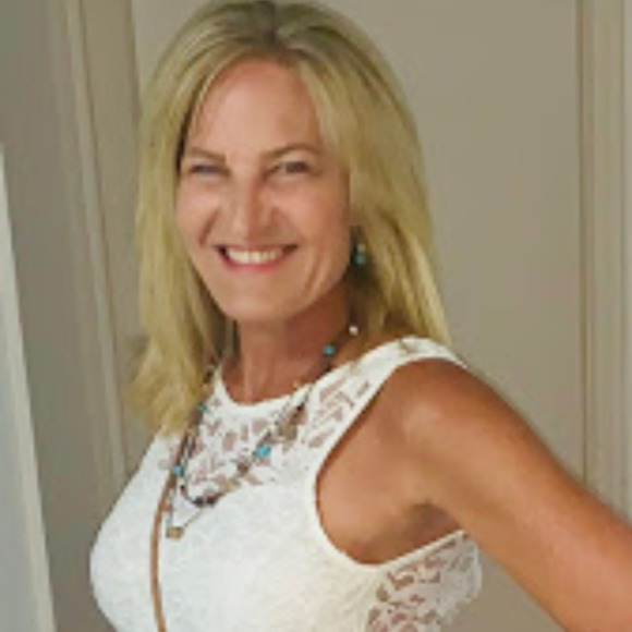 Meet your Posher, Delanee - Picture 1 of 1